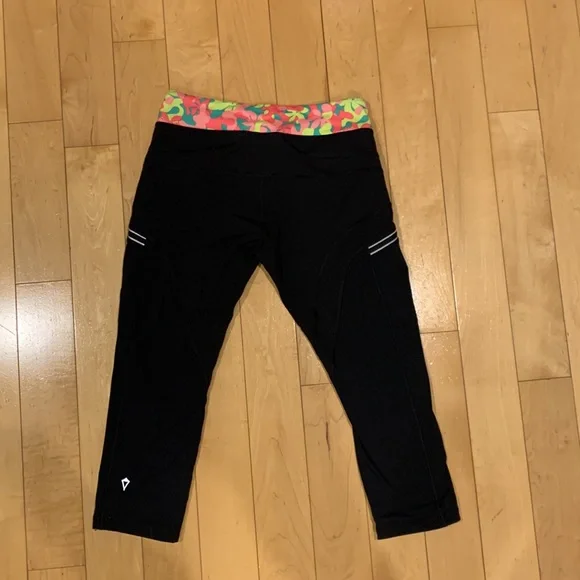 Girls Ivivva Cropped Leggings - Picture 4 of 4